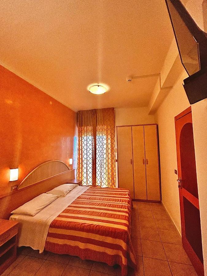 Hotel Ausonia Морской Милан Экстерьер фото
